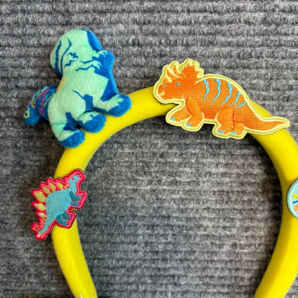 Jurassic World Universal Studios Dinosaur Headband Yellow Plush Triceratops NWT